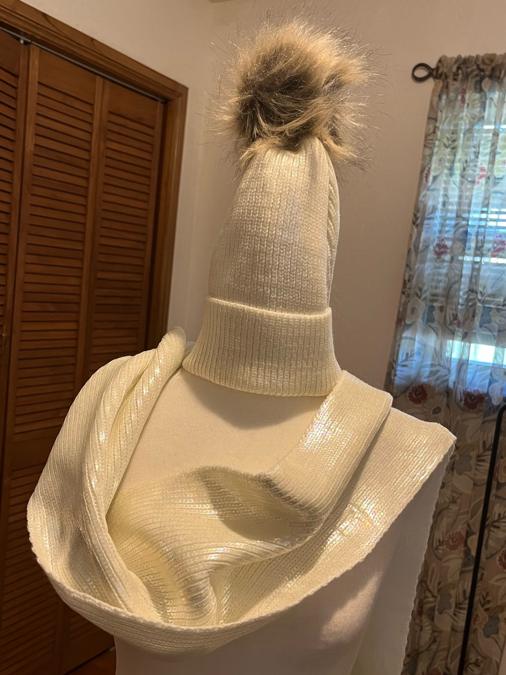 Beautiful Sequin Hat & Scarf